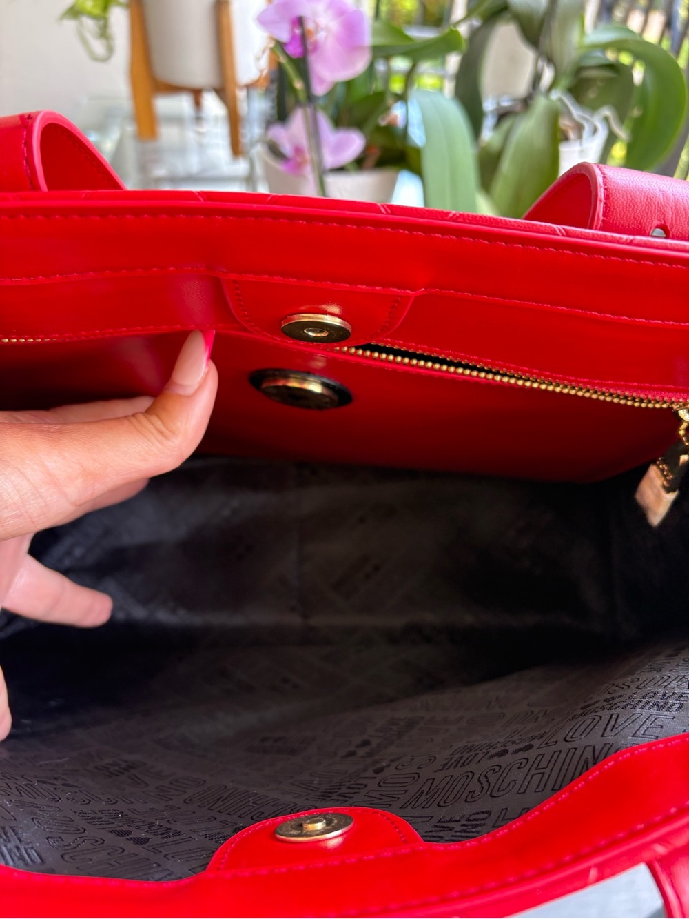 Love Moschino Red Quilted Tote with Black Logo - Picture 4 of 9